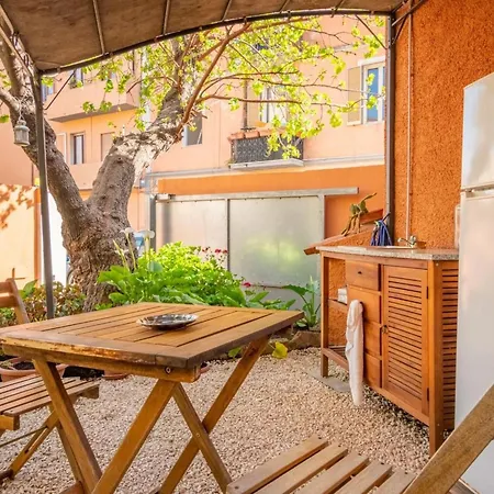 Sehr Zentral In By Interhome