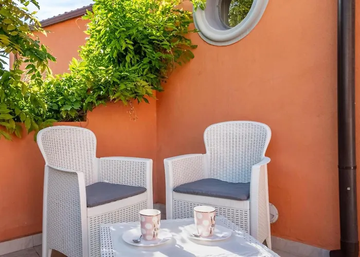 Sehr Zentral In By Interhome Apartman